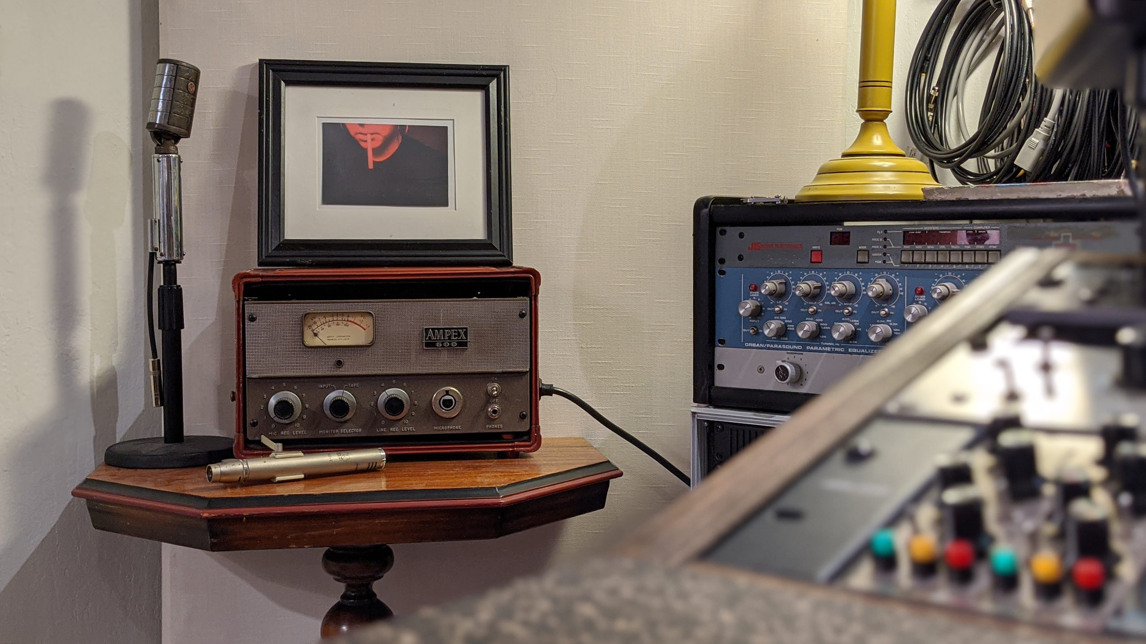 Studio Corner Close